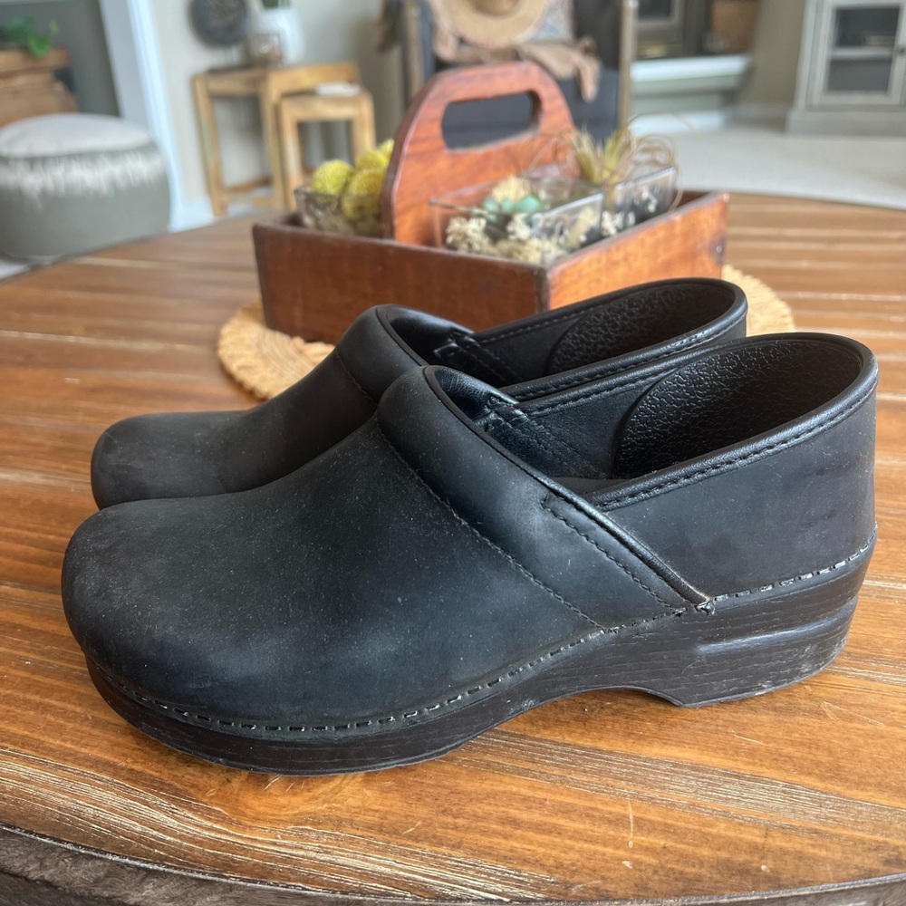 Black oiled professional Dansko